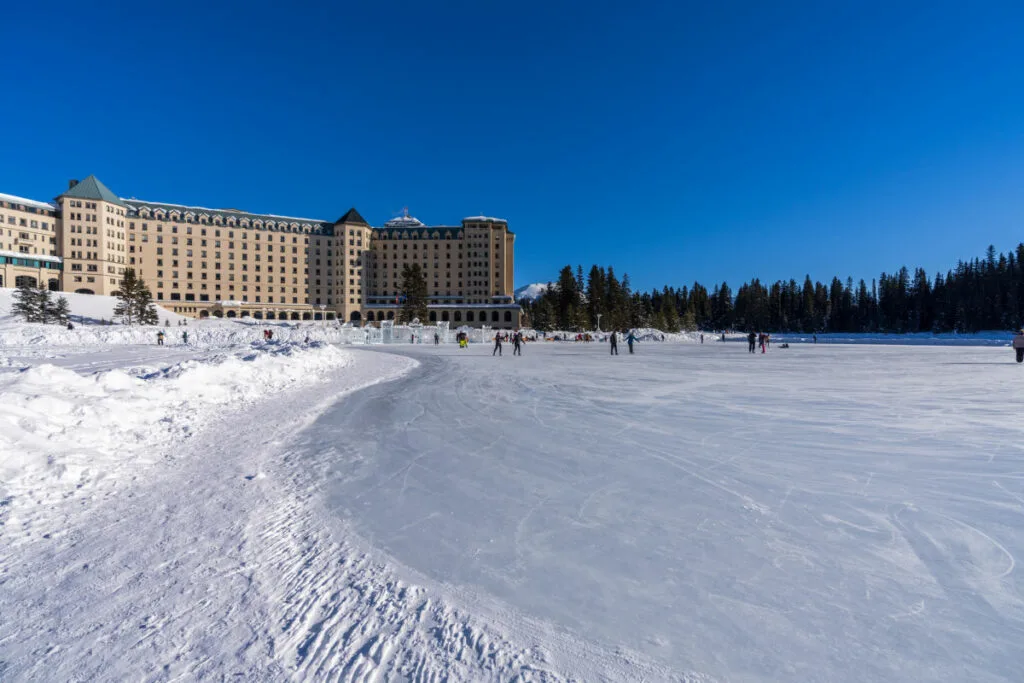 hotels with ice skating rinks 