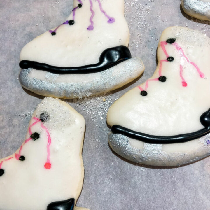 how to decorate ice skate cookies