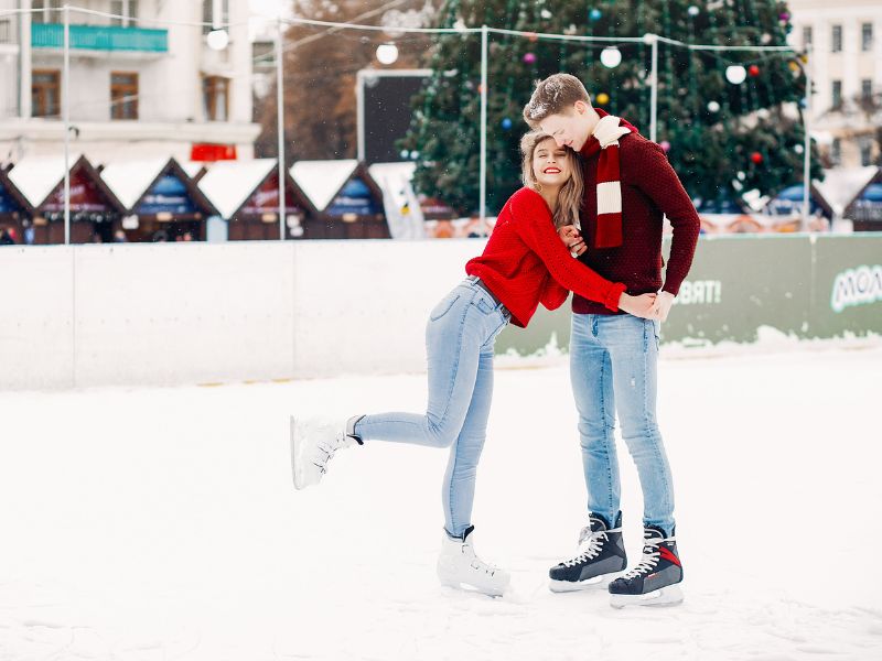 should you wear jeans to go ice skating