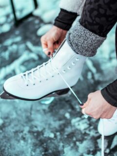 How to lace ice skates